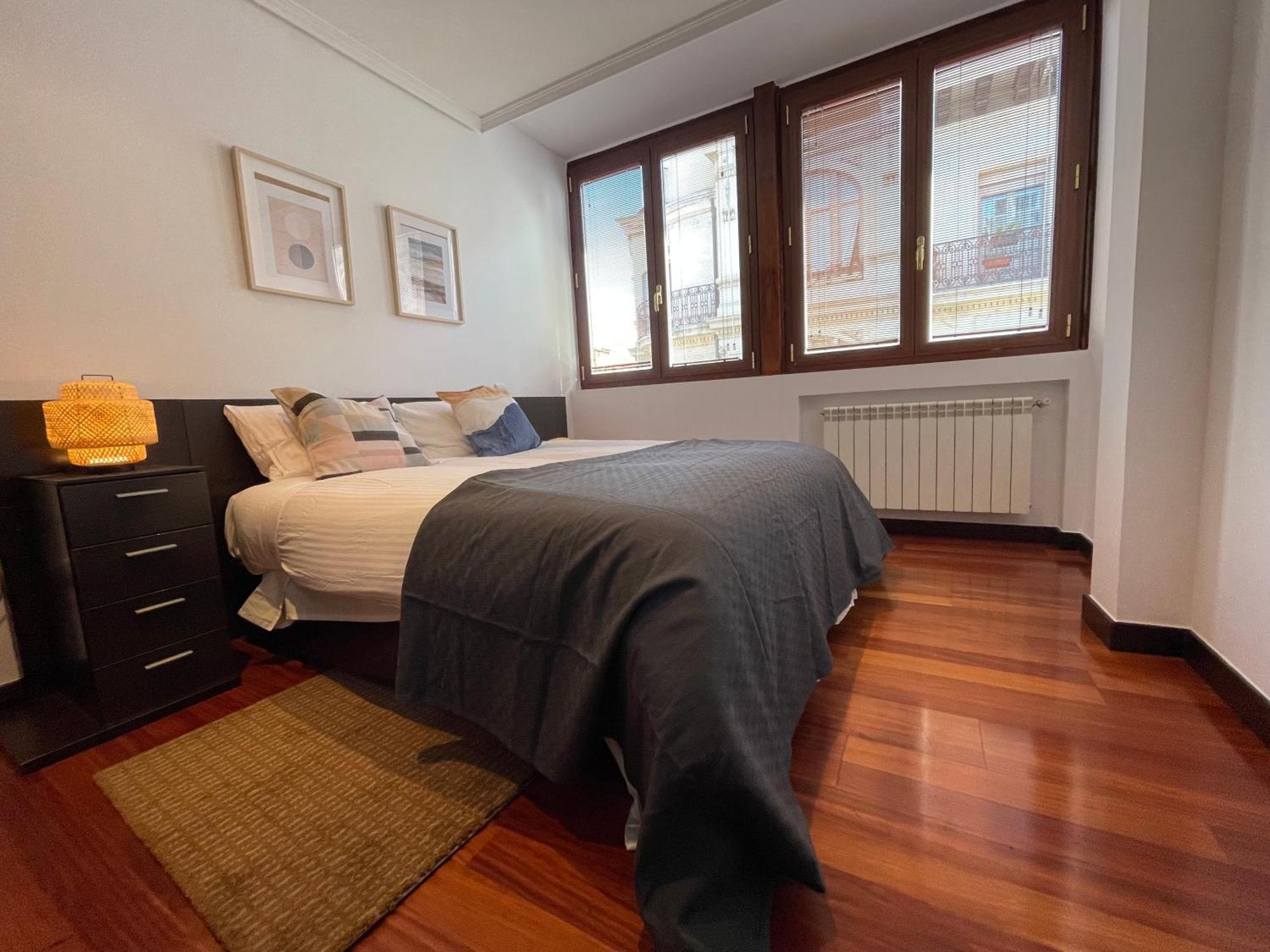 Atuaire Home Vivienda A Luminosa Parking Incluido En Plena Calle Comercial Burgo Buitenkant foto